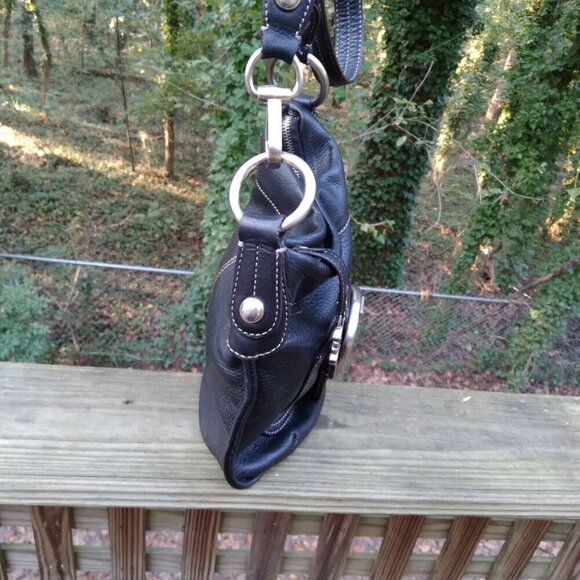 B Makowski Black Leather 70's Retro Style Bottle Top Crossbody Bag - Picture 8 of 11